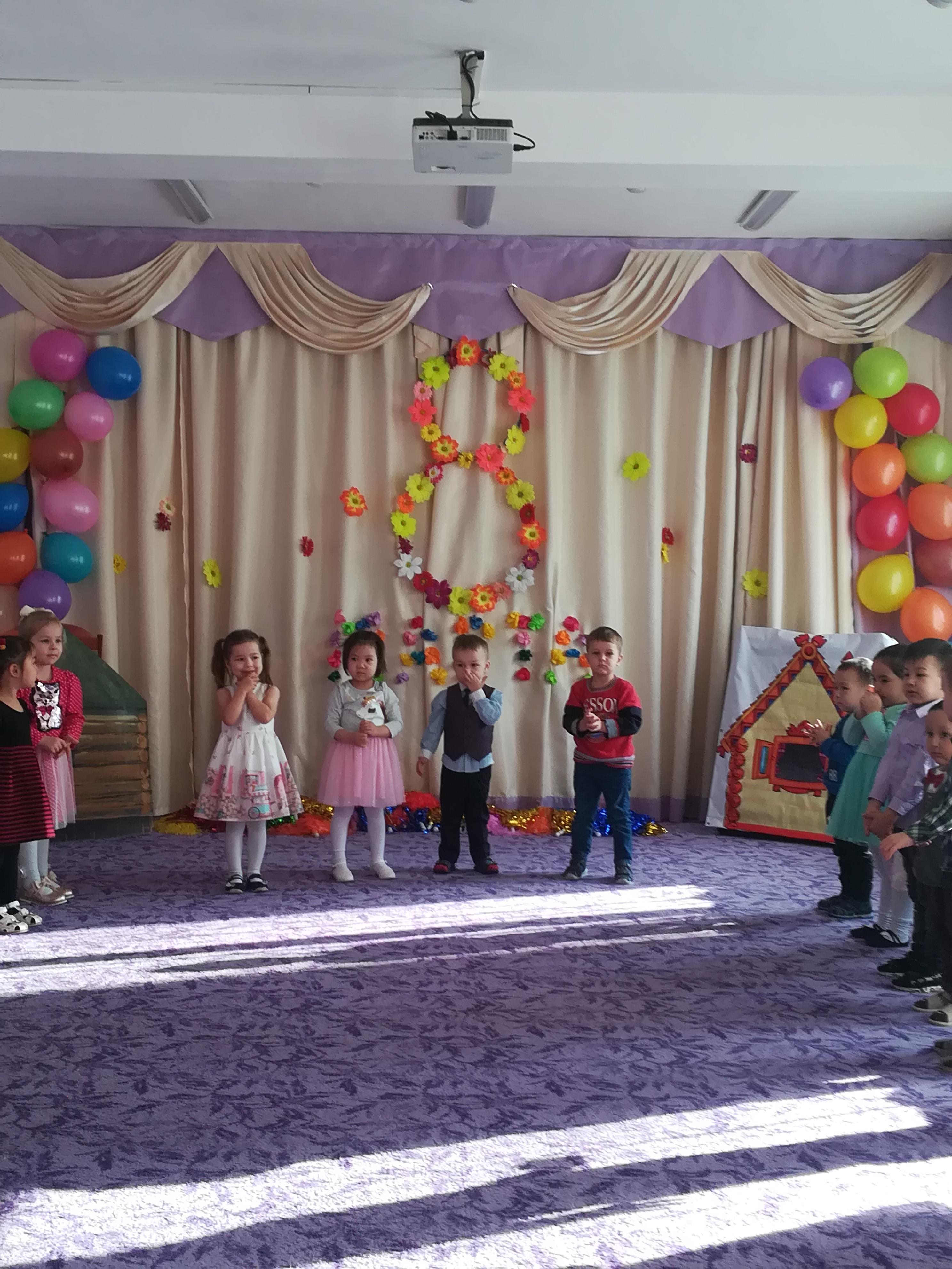Утренник посвященный 8-марта,средняя группа "Очаровашки"